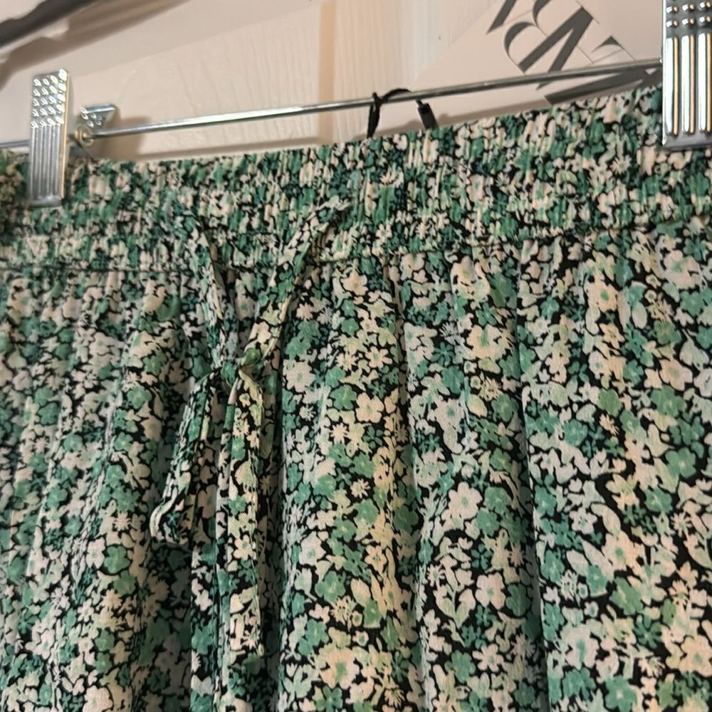 NWT Cute Green Floral ZARA Skort - Drawstring Stretch Waist Size Small Skort - Picture 2 of 3